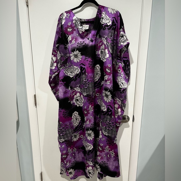 Gold Coast V Neck Satin Kaftan Abayas Boho Floral Purple One Size MuMu - Picture 1 of 5